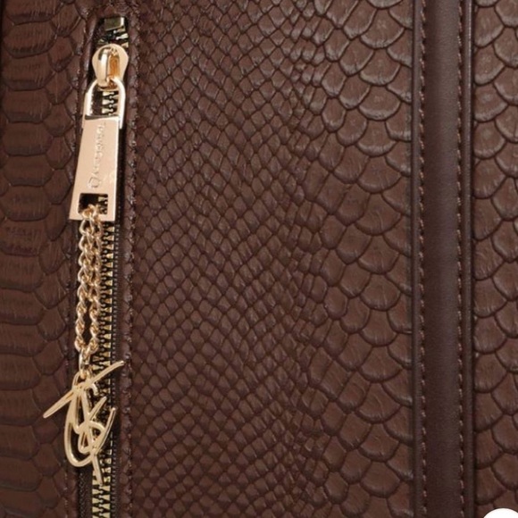 NWT TOTE& CARRY SIGNATURE TRAVELER BACKPACK IN CHOCOLATE - Picture 5 of 15